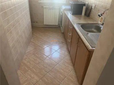 Apartament 2 camere , cartier Sud , decomandat , 43 mp, centrala termica proprie - foto 3