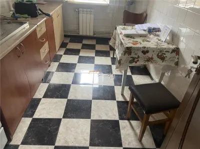Apartament 3 camere , zona Politia Judeteana Focsani, et 1/4 , 71 mp , decomandat , mobilat - foto 4