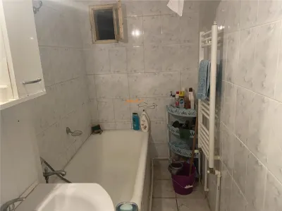 Apartament 3 camere , zona Politia Judeteana Focsani, et 1/4 , 71 mp , decomandat , mobilat - foto 7