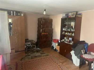 Casa de vanzare in sat Golesti , suprafata 87 mp , teren 1124 mp - foto 2