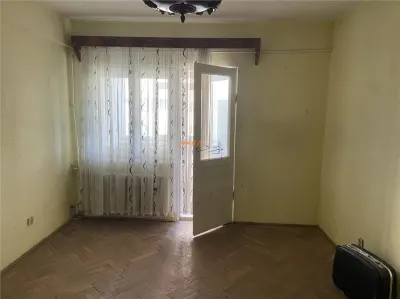 Apartament 3 camere , zona centrala -Sala Polivalenta, 80 mp , liber - foto 4