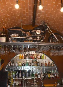 Spatiu comercial situat in zona sat Petresti , actual restaurant cu suprafata 140 mp ,dotat si utlat complet, teren 432 mp - foto 2