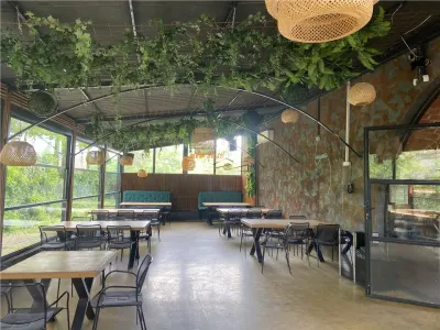 Spatiu comercial situat in zona sat Petresti , actual restaurant cu suprafata 140 mp ,dotat si utlat complet, teren 432 mp - foto 14