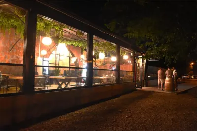 Spatiu comercial situat in zona sat Petresti , actual restaurant cu suprafata 140 mp ,dotat si utlat complet, teren 432 mp - foto 5