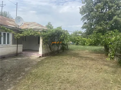 Casa si teren de vanzare in Suraia, zona Cimitirul central ,2087 mp , deschidere 52ml - Suraia