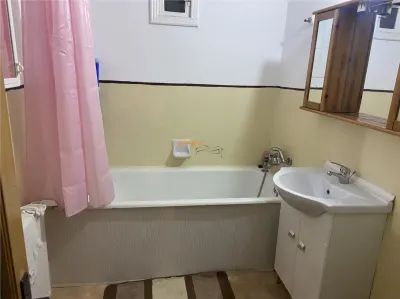 Apartament 3 camere , zona ultracentrala (Casa de Pensii ) , decomandat ,72 mp , mobilat, liber - foto 7