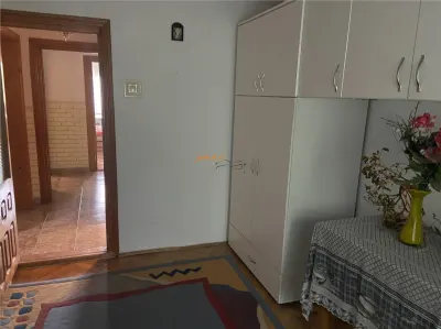 Apartament 3 camere , zona ultracentrala (Casa de Pensii ) , decomandat ,72 mp , mobilat, liber - foto 8