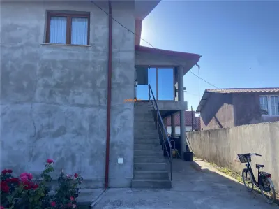 Casa de vanzare in Golesti , parter+etaj + mansarda , suprafata casa 383 mp, posibilitate spatiu comercial - foto 4