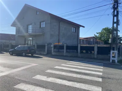 Casa de vanzare in Golesti , parter+etaj + mansarda , suprafata casa 383 mp, posibilitate spatiu comercial - foto 5