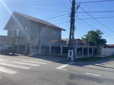 Casa de vanzare in Golesti , parter+etaj + mansarda , suprafata casa 383 mp, posibilitate spatiu comercial - foto 6