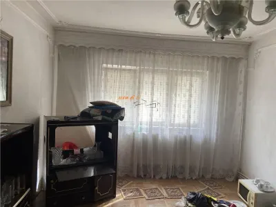Apartament 3 camere , zona Primaria Focsani , decomandat , centrala termica proprie - foto 2