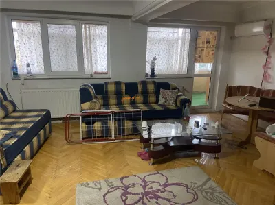 Apartament 4 camere , zona cetrala - Teatru Focsani ,123 mp , decomandat , liber - Focsani