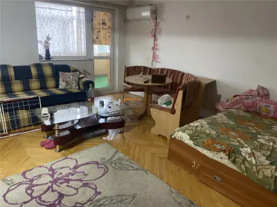 Apartament 4 camere , zona cetrala - Teatru Focsani ,123 mp , decomandat , liber - foto 2