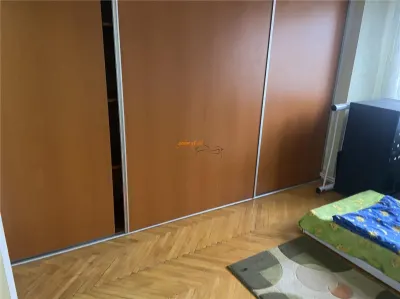 Apartament 4 camere , zona cetrala - Teatru Focsani ,123 mp , decomandat , liber - foto 12
