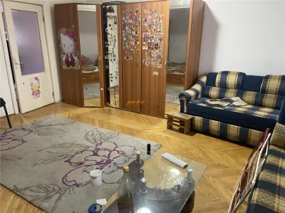 Apartament 4 camere , zona cetrala - Teatru Focsani ,123 mp , decomandat , liber - foto 3