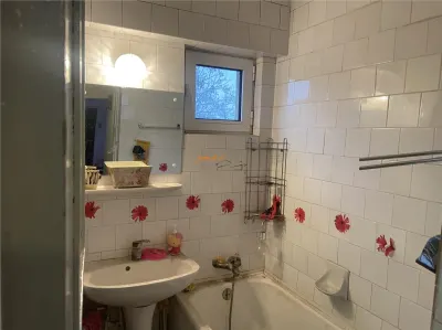 Apartament 4 camere , zona cetrala - Teatru Focsani ,123 mp , decomandat , liber - foto 9