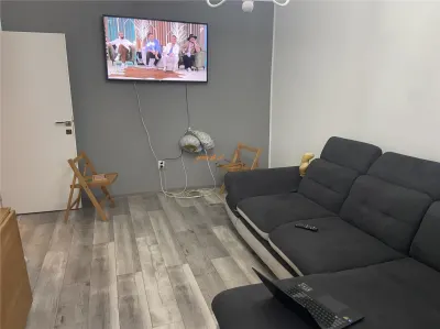 Apartament 2 camere , zona centrala - Scoala nr 10,etaj 2/8  , decomandat - foto 2