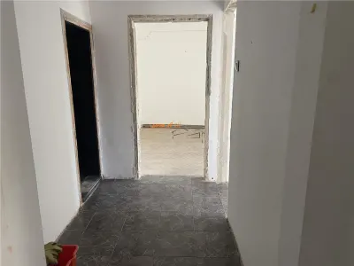 Apartament 3 camere , zona Longinescu - Gara , decomandat 70 mp , centrala termica , liber - foto 4