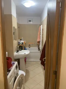 Apartament 2 camere , zona cartier Sud , decomandat 56 mp, imbunatatit , mobilat - foto 13