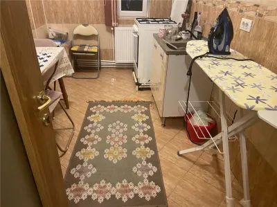 Apartament 2 camere , zona cartier Sud , decomandat 56 mp, imbunatatit , mobilat - foto 3