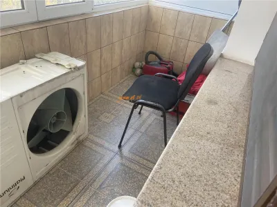 De vanzare apartament 3 camere , zona Spitalul Judetean Focsani, 82 mp , decomandat - foto 3