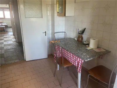 De vanzare apartament 3 camere , zona Spitalul Judetean Focsani, 82 mp , decomandat - foto 6