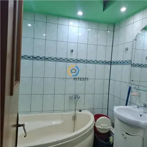 Apartament trei camere Fratii Golesti S-uri, etaj intermediar - foto 7