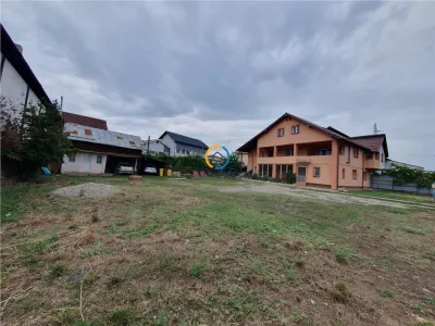 Casa 7 camere Bradu -Targ, pretabila locuinta/activitate comerciala, amplasament stradal, teren 1000 mp - foto 2
