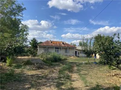 Casa cu teren intravilan in Suraia ,situata in zona centrala cu suprafata de 6300 mp - Suraia