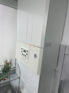 Apartament 3 camere , zona ultracentrala - Primaria Focsani, decomandat , renovat , mobilat si utilat integral - foto 4
