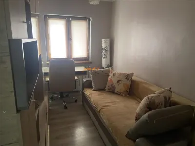 Apartament 4 camere , zona Piata Moldovei -Scoala nr 2 , decomandat 80 mp , imbunatatit , mobilat - foto 2