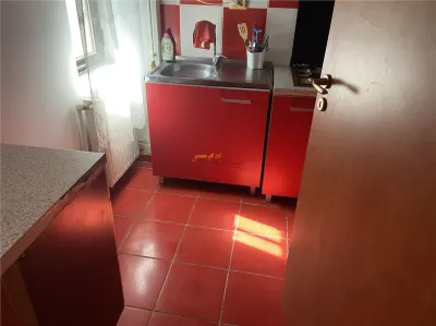 Garsoniera de vanzare , zona Spitalul Judetean Focsani , et 1/3 , 38 mp , renovata , mobilata si utilata - foto 11