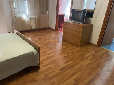 Garsoniera de vanzare , zona Spitalul Judetean Focsani , et 1/3 , 38 mp , renovata , mobilata si utilata - foto 5