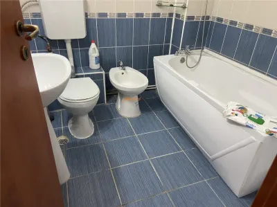 Garsoniera de vanzare , zona Spitalul Judetean Focsani , et 1/3 , 38 mp , renovata , mobilata si utilata - foto 7