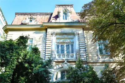 Palatul Athanasovici, monument de arhitectura in stil eclectic - foto 14