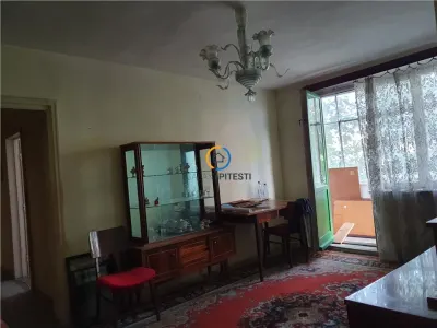 Apartament 4 camere Craiovei, etajul 1 , cu centrala termică noua - foto 2