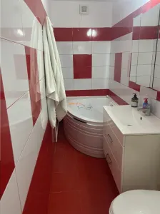 Apartament 3 camere , zona centrala Inspectoratul Scolar,  et 4/4, decomandat , 70 mp , renovat  , partial mobilat , liber - foto 12