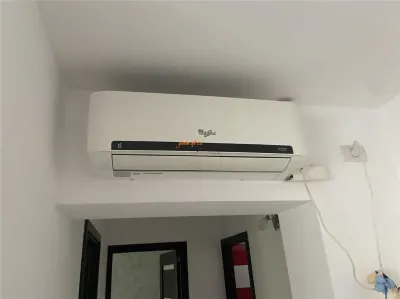 Apartament 3 camere , zona centrala Inspectoratul Scolar,  et 4/4, decomandat , 70 mp , renovat  , partial mobilat , liber - foto 5