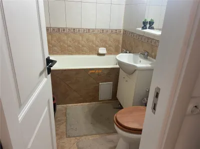 Apartament 2 camere, zona Gara , etaj 1 din 4 , renovat integral , mobilat complet - foto 13