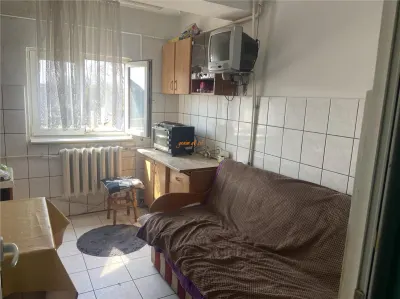 Garsoniera de vanzare , cartier Sud , decomandata 34 mp , et 3/3 , libera - foto 4