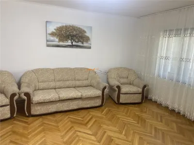 Apartament 3 camere , zona supermarket Lidl (fosta Autogara ) , et 1/3 , decopmandat , 83 mp , partial mobilat , renovat , liber - Focsani