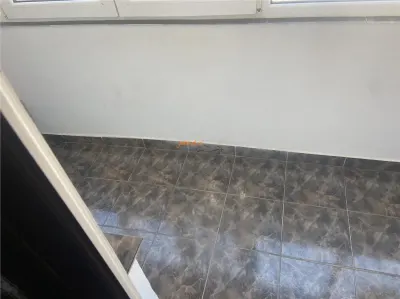 Apartament 3 camere , zona supermarket Lidl (fosta Autogara ) , et 1/3 , decopmandat , 83 mp , partial mobilat , renovat , liber - foto 5