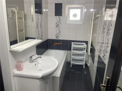 Apartament 3 camere , zona supermarket Lidl (fosta Autogara ) , et 1/3 , decopmandat , 83 mp , partial mobilat , renovat , liber - foto 7
