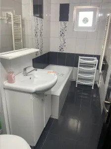 Apartament 3 camere , zona supermarket Lidl (fosta Autogara ) , et 1/3 , decopmandat , 83 mp , partial mobilat , renovat , liber - foto 8