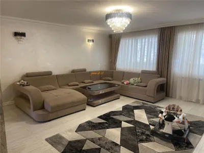 Apartament 4 camere , zona ultracentrala , suprafata de 100 mp , renovat  modern si mobilat integral - Focsani