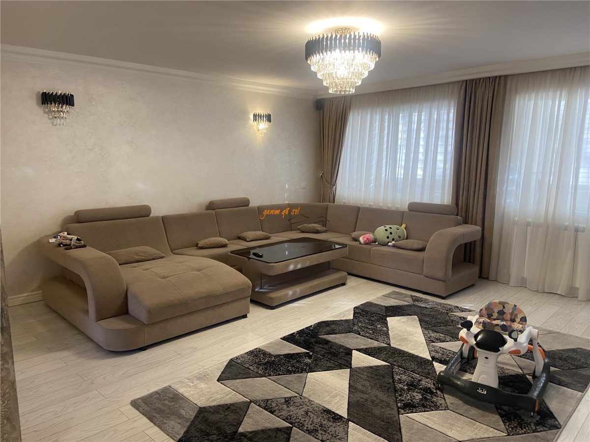 Apartament 4 camere , zona ultracentrala , suprafata de 100 mp , renovat  modern si mobilat integral - Focsani
