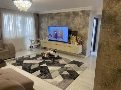 Apartament 4 camere , zona ultracentrala , suprafata de 100 mp , renovat  modern si mobilat integral - foto 2