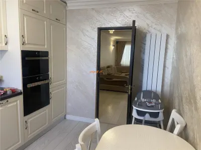 Apartament 4 camere , zona ultracentrala , suprafata de 100 mp , renovat  modern si mobilat integral - foto 11