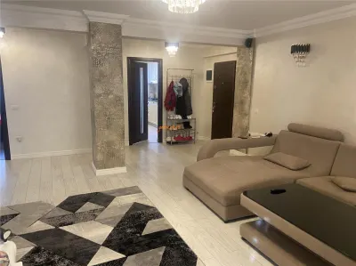Apartament 4 camere , zona ultracentrala , suprafata de 100 mp , renovat  modern si mobilat integral - foto 3