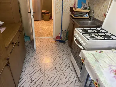 Apartament 2 camere , zona Gara -Liceul Economic , et 2/3 , 56 mp ,centrala termica proprie - foto 3